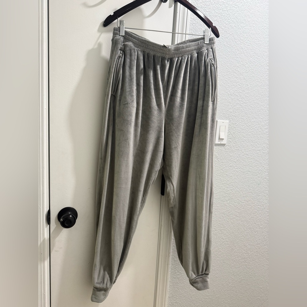 SKIMS Velour Lounge Jogger Pants – Smoke Grey – Size Large